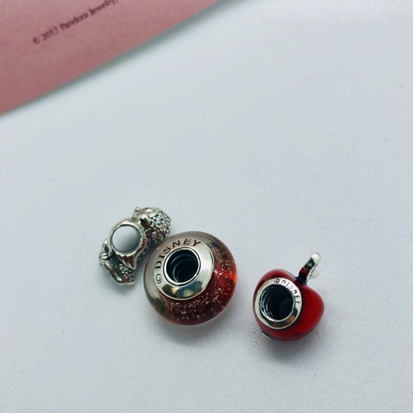 PANDORA Disney Snow White Murano, Apple & Owl Set - Picture 5 of 8